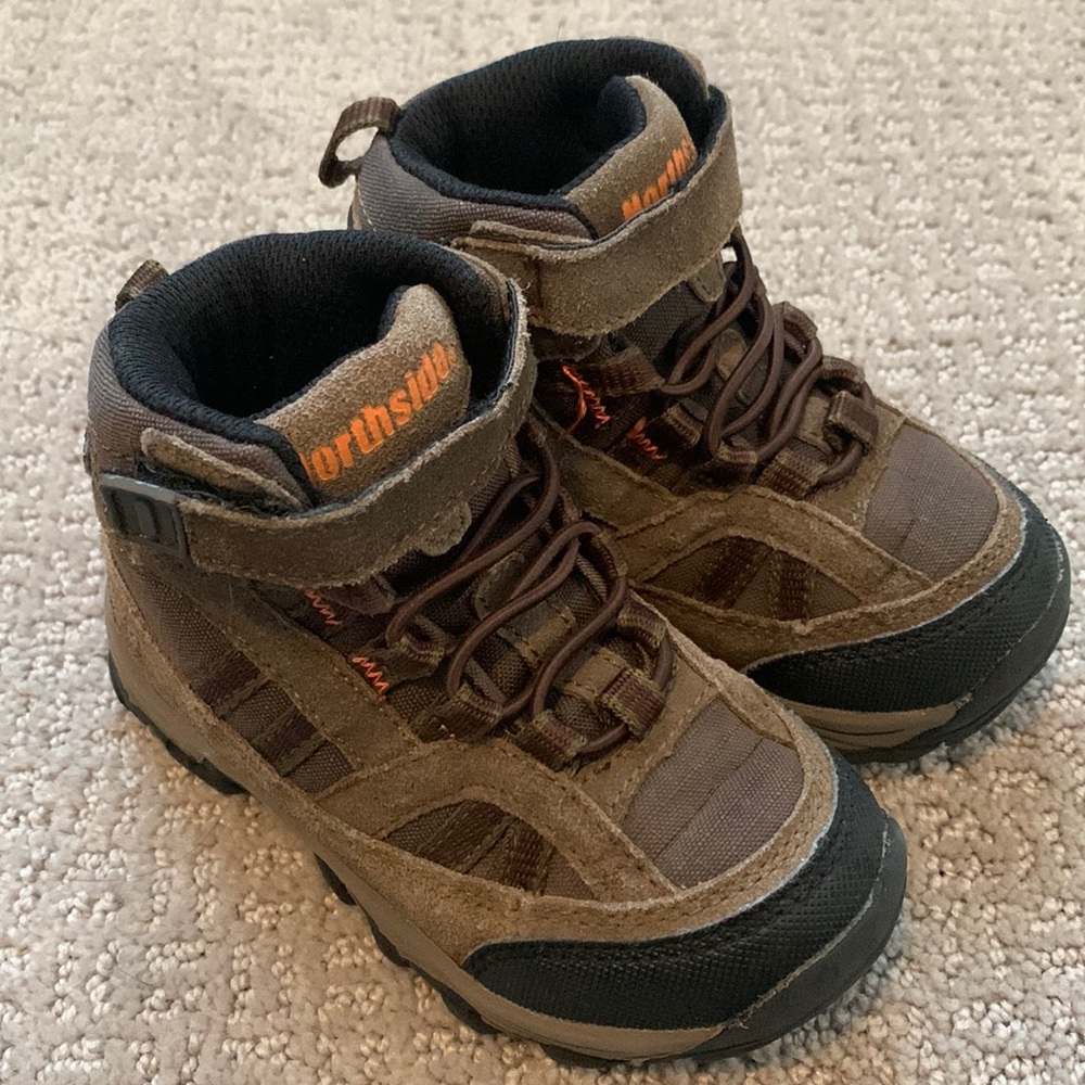 North side toddler hiking boots, brown.